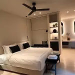 Enorme Eos Santorini 4* Pýrgos