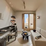 Enorme Eos Santorini Pýrgos