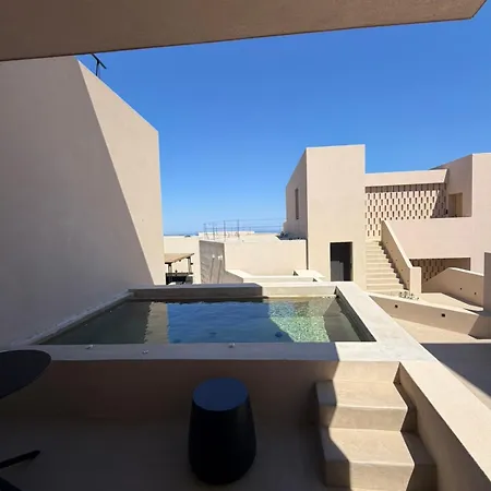Enorme Eos Santorini 4* Pyrgos Kallistis
