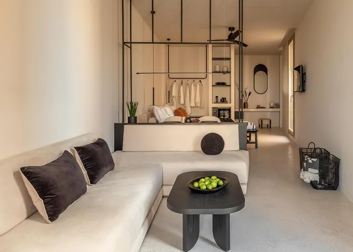 Enorme Eos Santorini Hotel