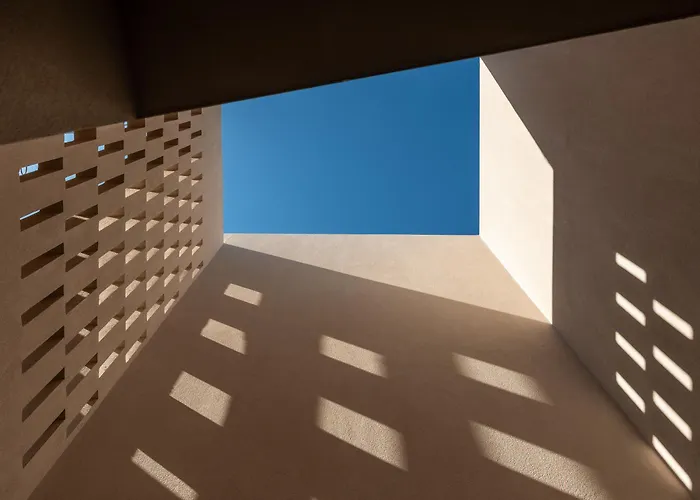 Enorme Eos Santorini Pyrgos Kallistis