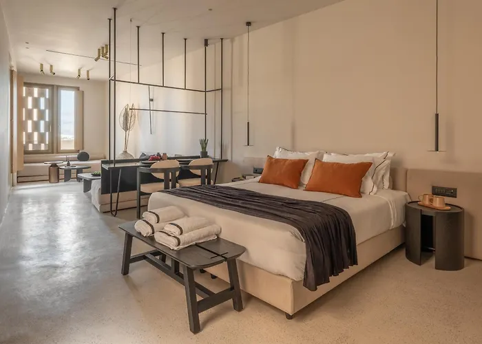 Enorme Eos Santorini Hotel